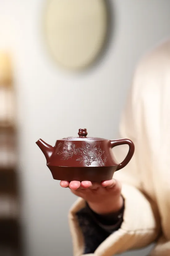 Premium Yixing Zisha Teapot | Handcrafted Clay Artistry 9