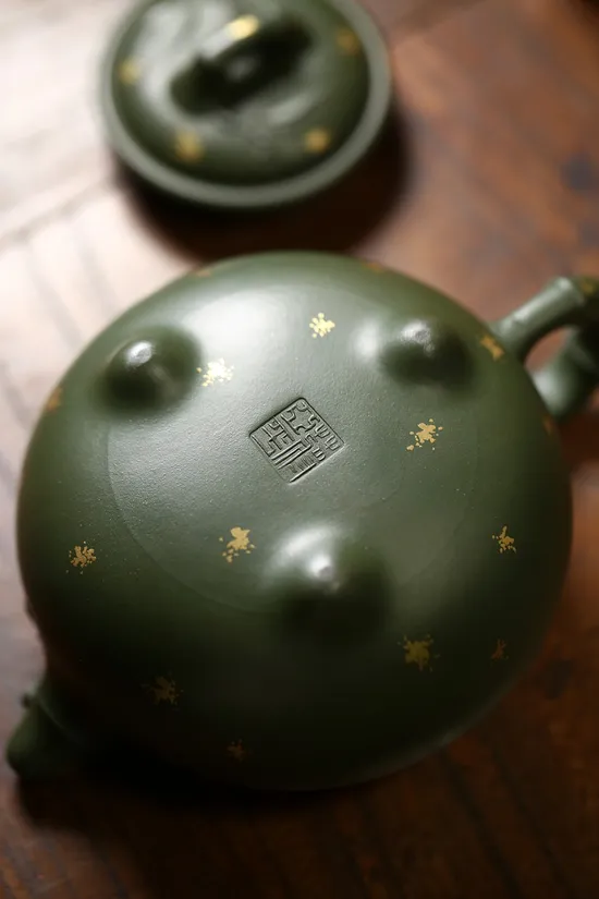 Yixing Zisha Teapot - Three-Legged Bamboo Tripod by Jiang Yaping 1