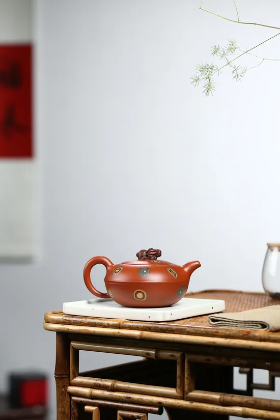 Luxury Yixing Zisha Teapot Set - Artisan Crafted Collectible Ceramics 1