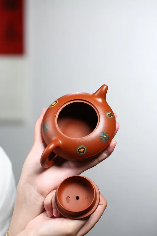 Luxury Yixing Zisha Teapot Set - Artisan Crafted Collectible Ceramics 2