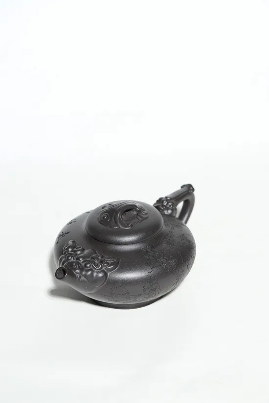 Premium Yixing Zisha Teapot | Handcrafted Purple Clay Artistry 1