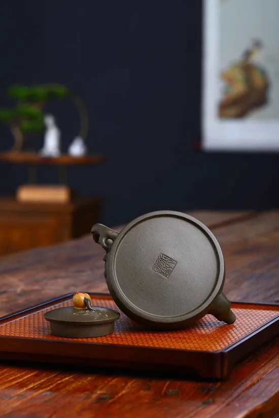 Yixing Teapot Handcrafted Collectible Ceramic - Xu Liuming 1
