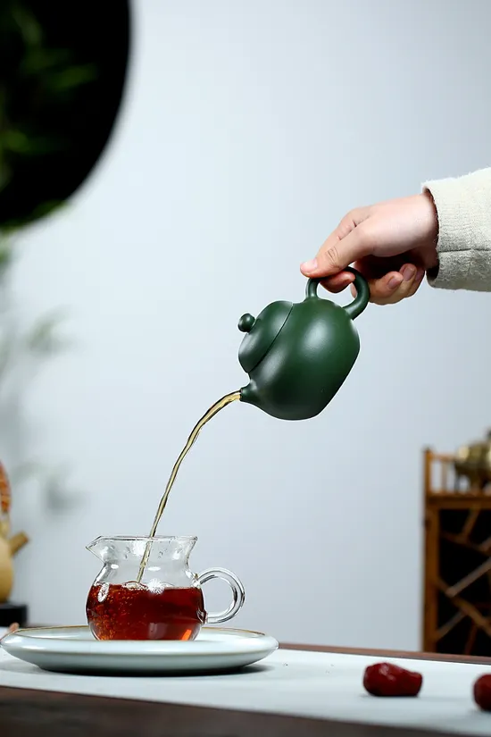 Premium Yixing Zisha Teapot | Handcrafted Clay Artistry 2