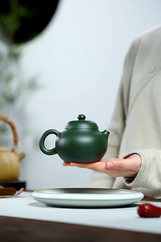 Premium Yixing Zisha Teapot | Handcrafted Clay Artistry 3