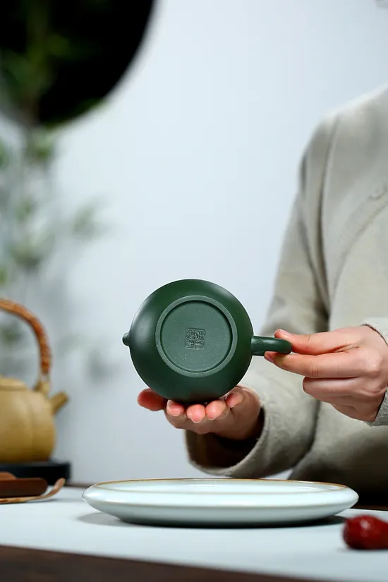 Premium Yixing Zisha Teapot | Handcrafted Clay Artistry 5