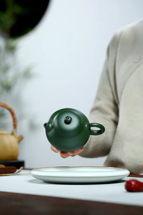 Premium Yixing Zisha Teapot | Handcrafted Clay Artistry 7