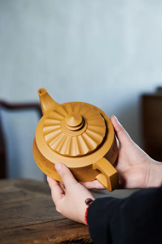 Premium Yixing Zisha Teapot | Handcrafted Artistry & Authentic Design 6
