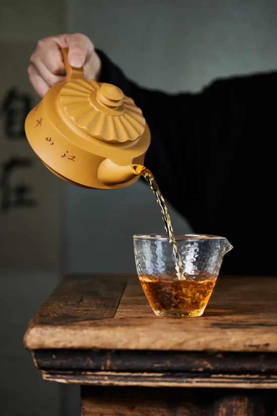 Premium Yixing Zisha Teapot | Handcrafted Artistry & Authentic Design 7