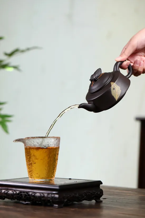 Handcrafted Yixing Clay Teapot: Artisan Zen Design, 40cc 2