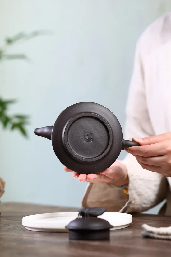 Handcrafted Yixing Clay Teapot: Artisan Zen Design, 40cc 7