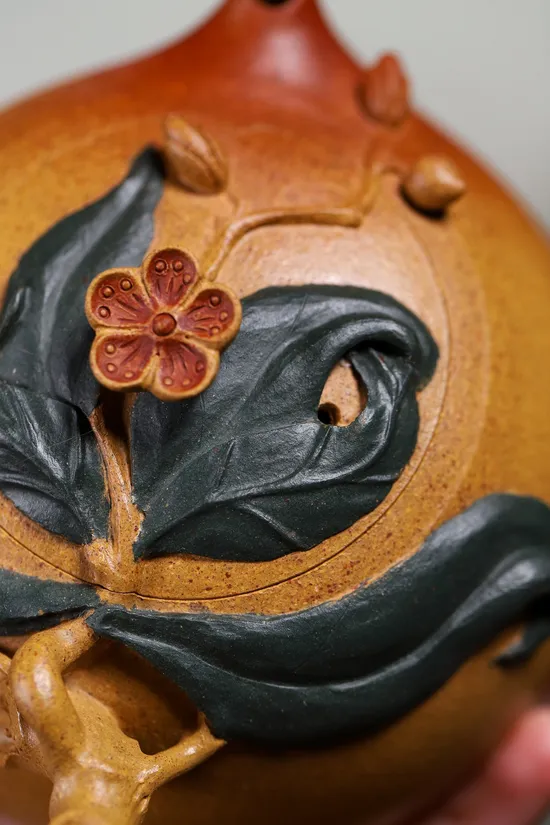 Yixing Zisha Teapot, Peach Heart Design, Artisan Yang Peng 2