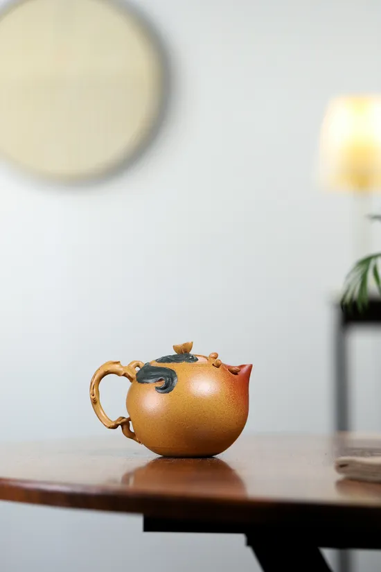 Yixing Zisha Teapot, Peach Heart Design, Artisan Yang Peng 3