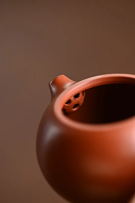 Premium Yixing Clay Teapot – Handcrafted Zhuni 150cc Artisan Pot 4