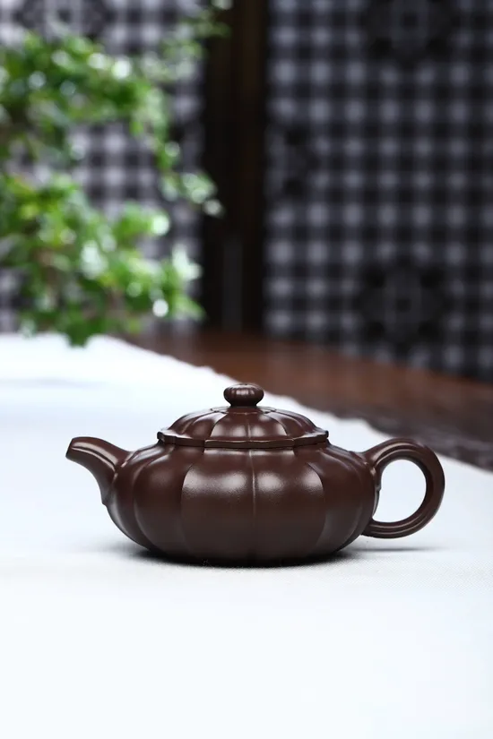 Premium Yixing Zisha Teapot | Handcrafted by Master He Qixian 4