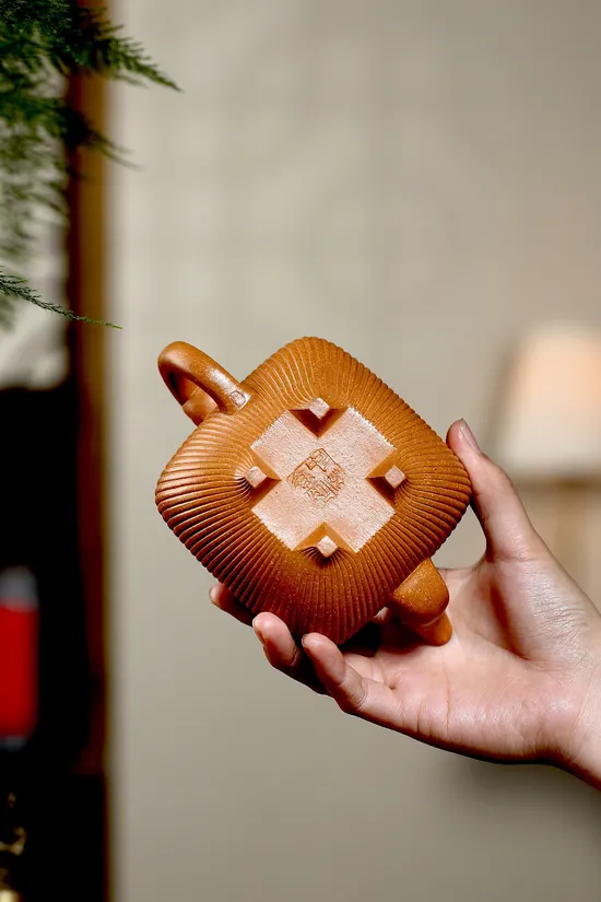 Yixing Zisha Teapot | Golden Sand Clay Artisan Pottery | 50cc 4