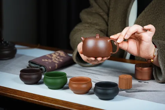 Premium Yixing Zisha Teapot Set – Artisan Travel Tea Collection 3