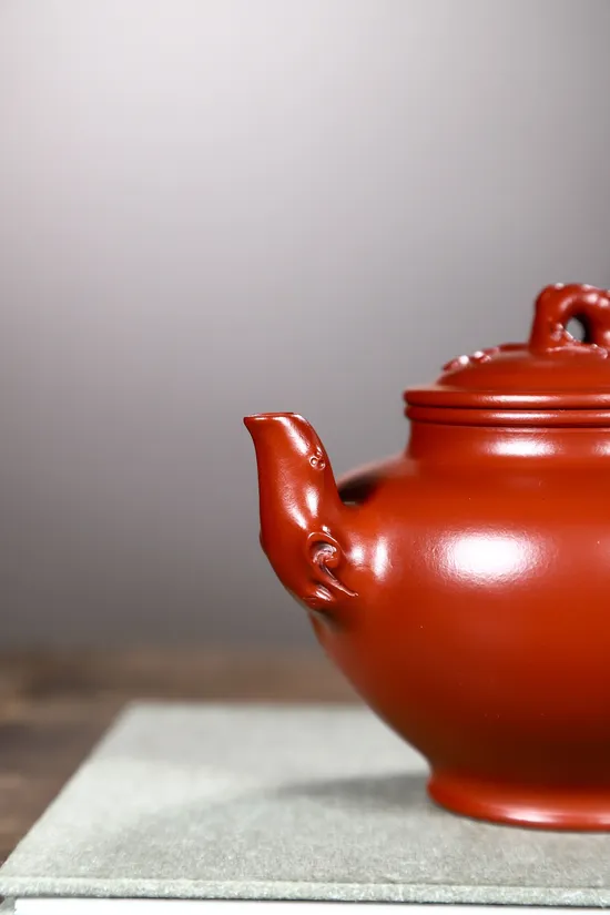 Artisan Yixing Teapot – Handcrafted Purple Clay Masterpiece 2
