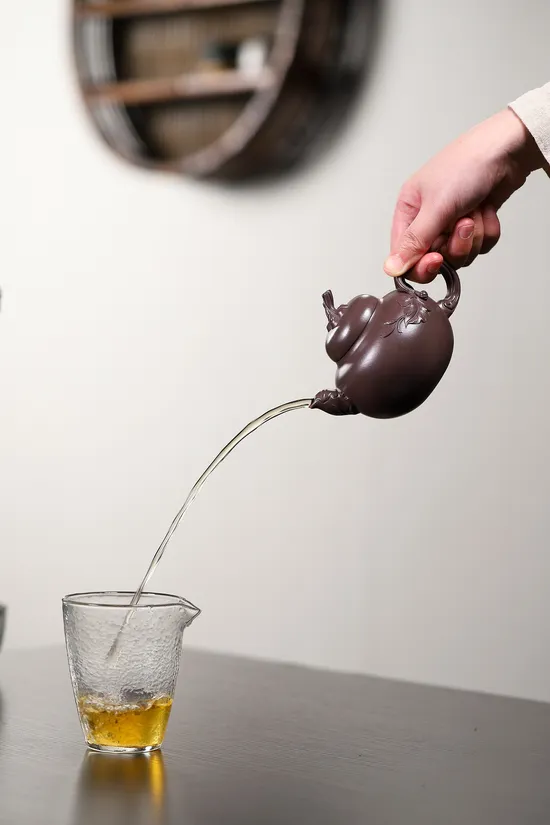 Premium Yixing Teapot | Handcrafted Hermès Grey Clay | Yang Junbao 3