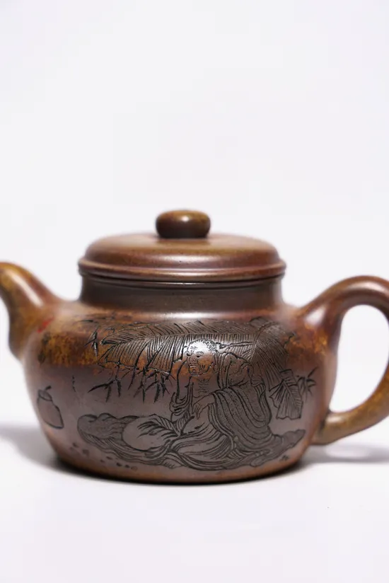Premium Yixing Clay Teapot | Handcrafted Zisha Artistry 4