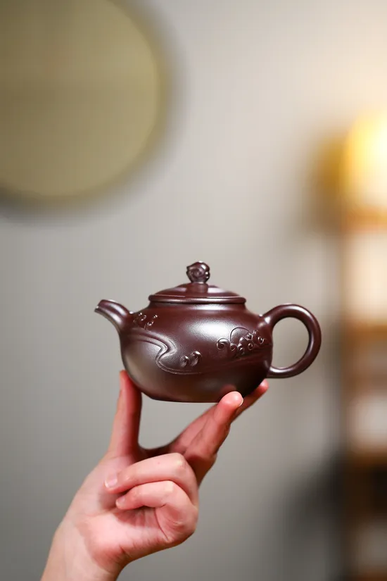 Golden Dragon Blood Clay Yixing Teapot - Handcrafted Collectible Artistry 7