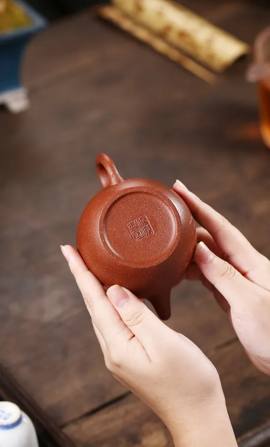 Premium Yixing Zisha Clay Teapot – Handcrafted Artisan Teapot for Tea Lovers 1
