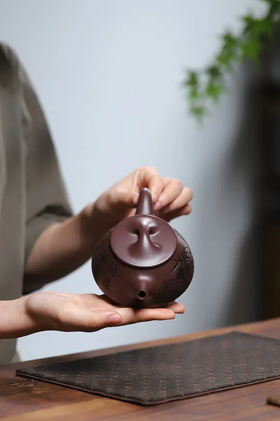 Yixing Zisha Clay Teapot - Premium Handcrafted Purple Clay Pottery 1