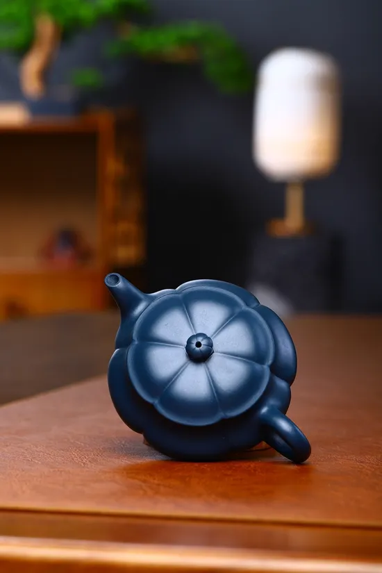 Handcrafted Yixing Zisha Teapot – Rare Clay, Artisan Masterpiece 1