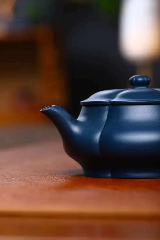 Handcrafted Yixing Zisha Teapot – Rare Clay, Artisan Masterpiece 2
