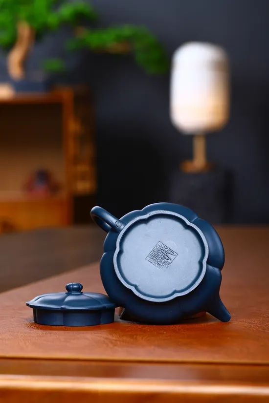 Handcrafted Yixing Zisha Teapot – Rare Clay, Artisan Masterpiece 3