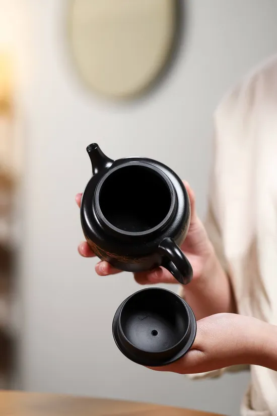 Premium Yixing Zisha Teapot – Handcrafted Clay Art, Limited Offer 6