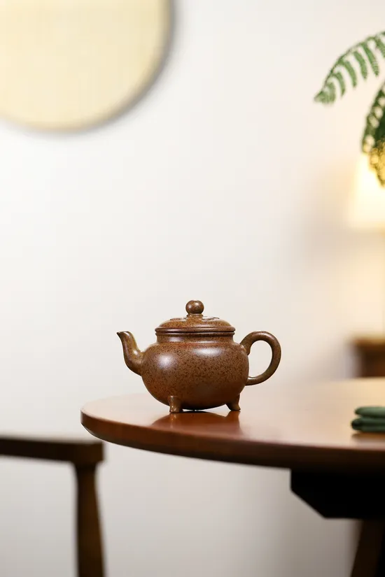 Yixing Zisha Clay Teapot: Dabin Ruyi by Yang Junbao 1