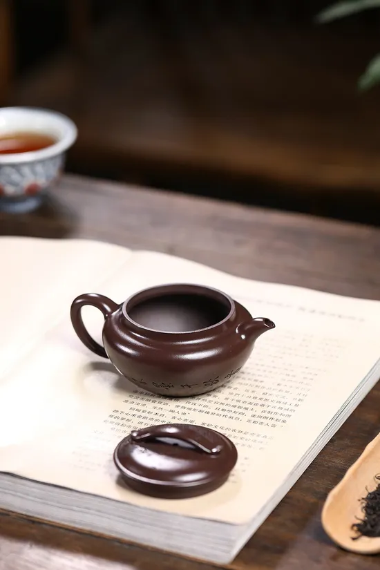 Yixing Zisha Clay Teapot | Handcrafted Purple Clay Artistry 2