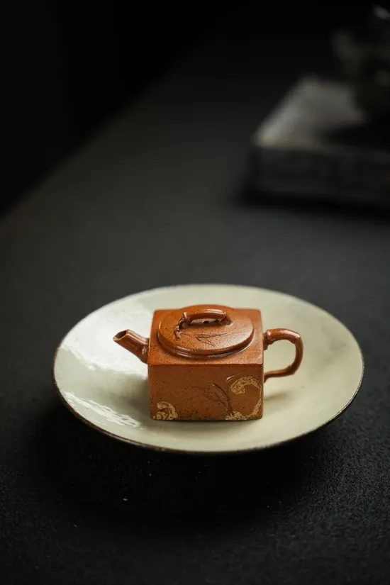 Yixing Zisha Teapot – Handcrafted Golden Duan Clay, Kiln-Fired Artistry 2