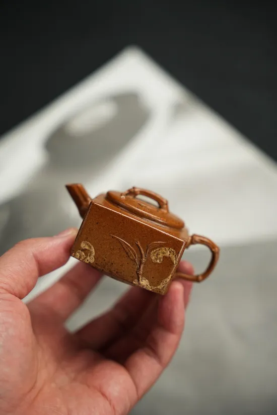 Yixing Zisha Teapot – Handcrafted Golden Duan Clay, Kiln-Fired Artistry 3