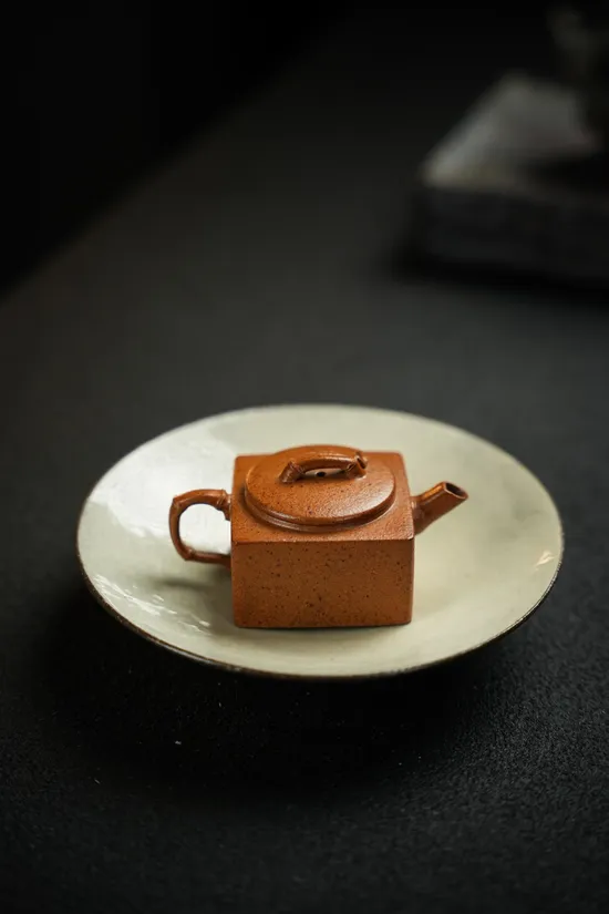 Yixing Zisha Teapot – Handcrafted Golden Duan Clay, Kiln-Fired Artistry 4
