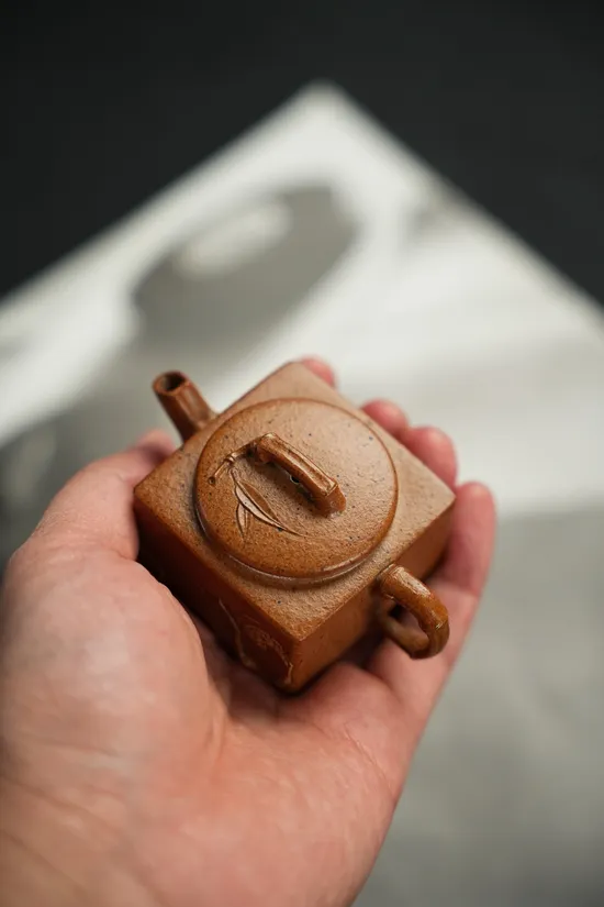 Yixing Zisha Teapot – Handcrafted Golden Duan Clay, Kiln-Fired Artistry 5