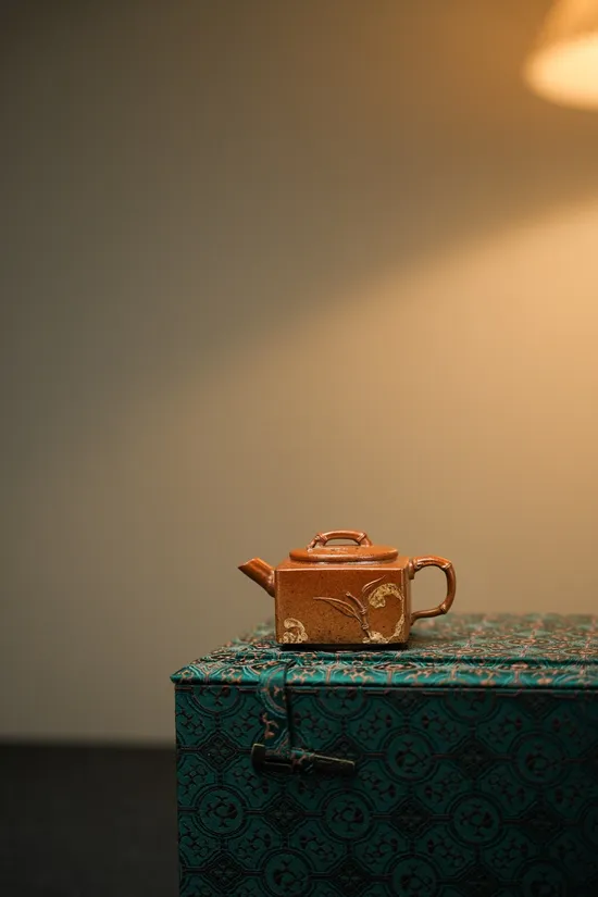 Yixing Zisha Teapot – Handcrafted Golden Duan Clay, Kiln-Fired Artistry 6