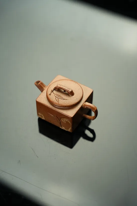 Yixing Zisha Teapot – Handcrafted Golden Duan Clay, Kiln-Fired Artistry 7