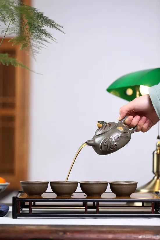 Yixing Zisha Teapot: Master Sheng's Tree Frog Set | Artisan Craft 2