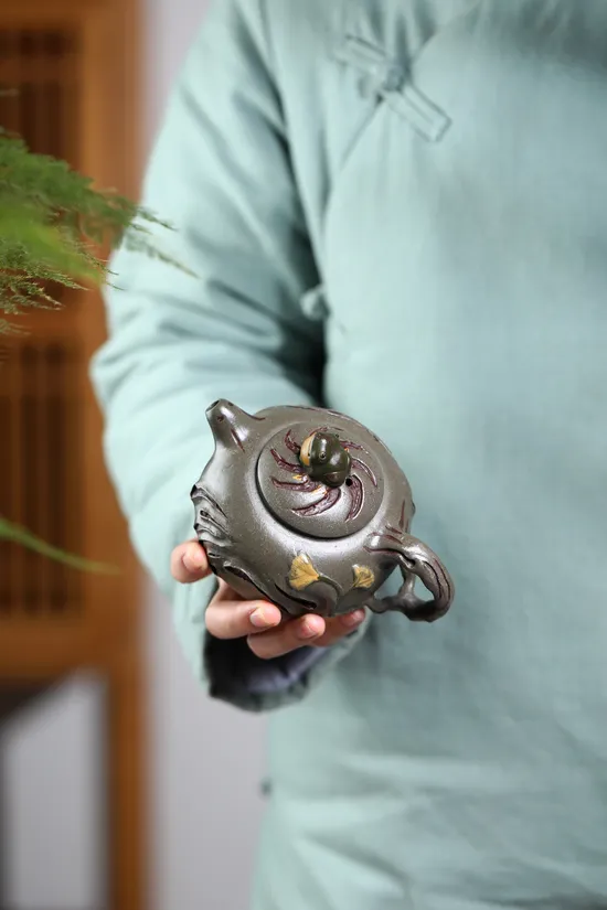 Yixing Zisha Teapot: Master Sheng's Tree Frog Set | Artisan Craft 5