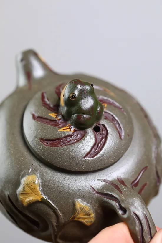 Yixing Zisha Teapot: Master Sheng's Tree Frog Set | Artisan Craft 6