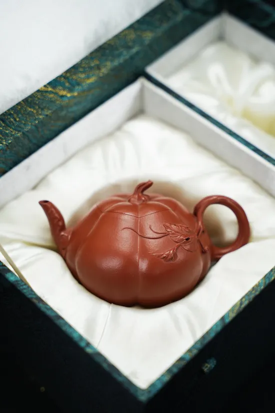 Handcrafted Yixing Zisha Teapot – Premium Clay Artistry & Timeless Design 2