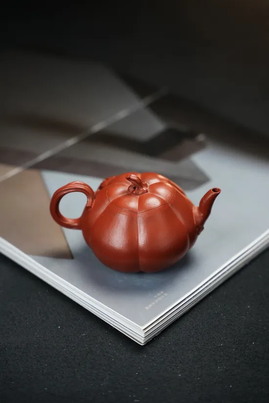Handcrafted Yixing Zisha Teapot – Premium Clay Artistry & Timeless Design 4