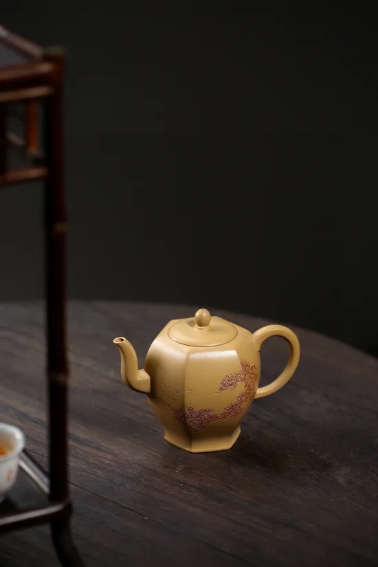 Premium Yixing Zisha Teapot | Handcrafted Clay Artistry | 00cc 3
