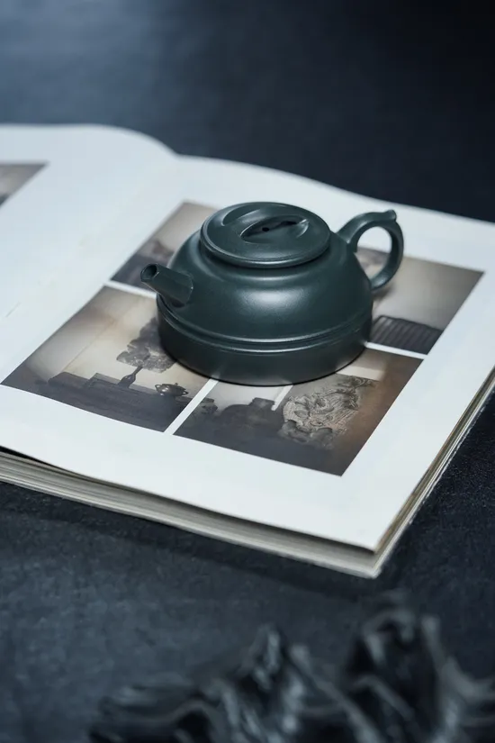 Premium Yixing Zisha Teapot | Handcrafted Clay Artisan Luxury 4