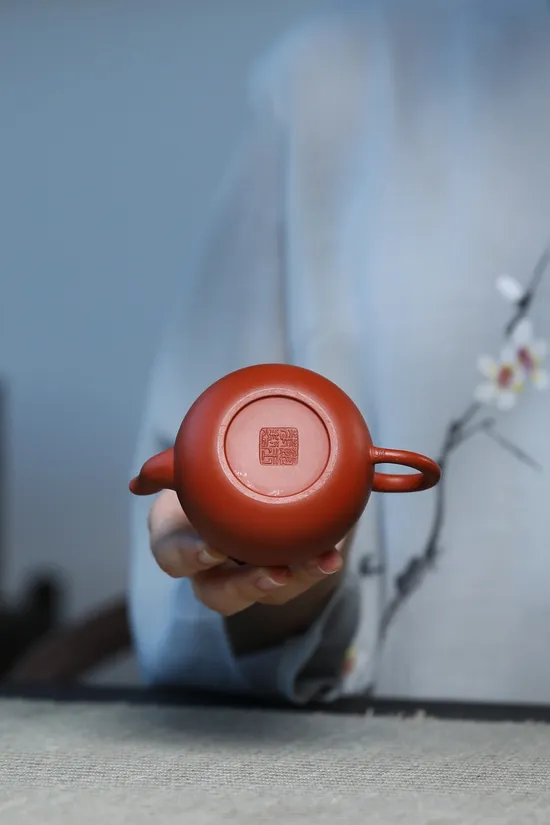 Premium Yixing Clay Teapot | Handcrafted Zisha Teapots & Artisan Ceramics 4