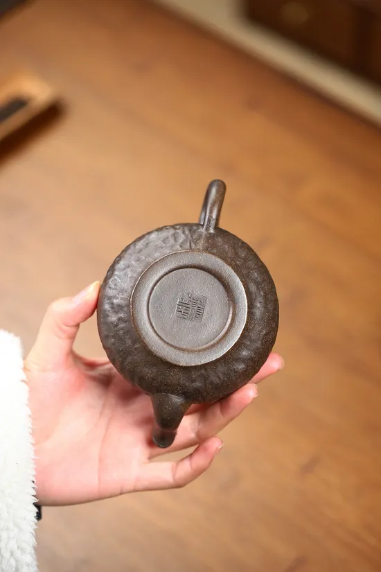 Handcrafted Yixing Clay Teapot: Artisan Craftsmanship & Unique Design | Collector's Choice 5
