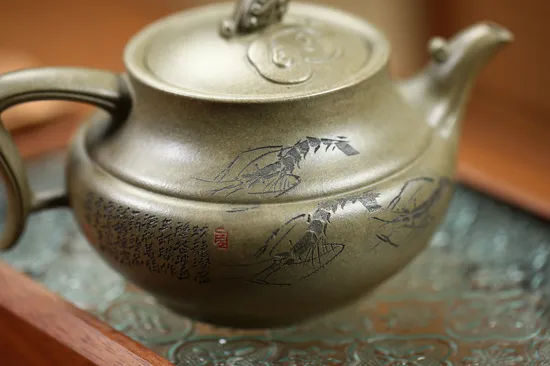 Handcrafted Yixing Eagle Zisha Teapot | Artisan Ceramic Masterpiece 1