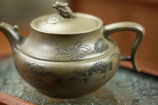 Handcrafted Yixing Eagle Zisha Teapot | Artisan Ceramic Masterpiece 2