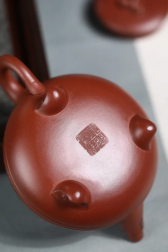 Premium Yixing Zisha Teapot – Artisan Crafted, Collector’s Choice 3